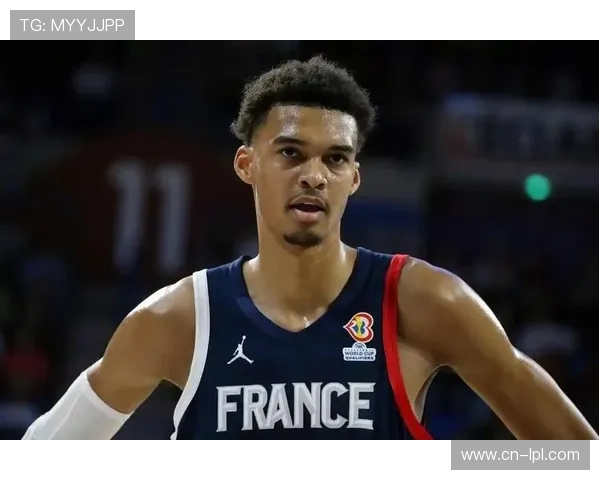 维克托·文班亚马肩部血栓痊愈 马刺队正式开启其第三个赛季征程